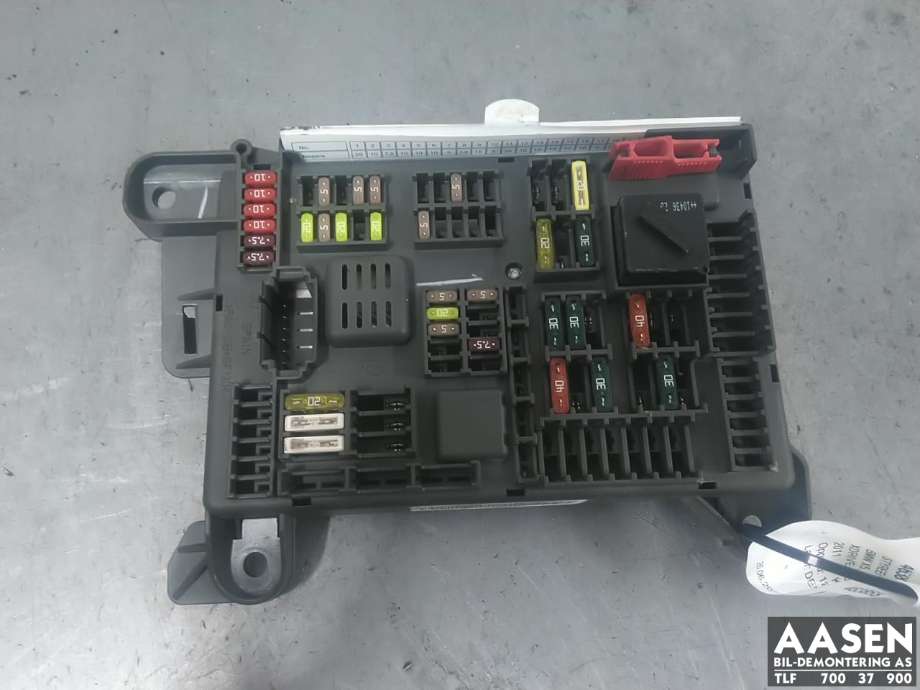 Sikringsboks bagasjerom til BMW X5 2007-2013 (E70) (E70) (518954021A|693168704|)