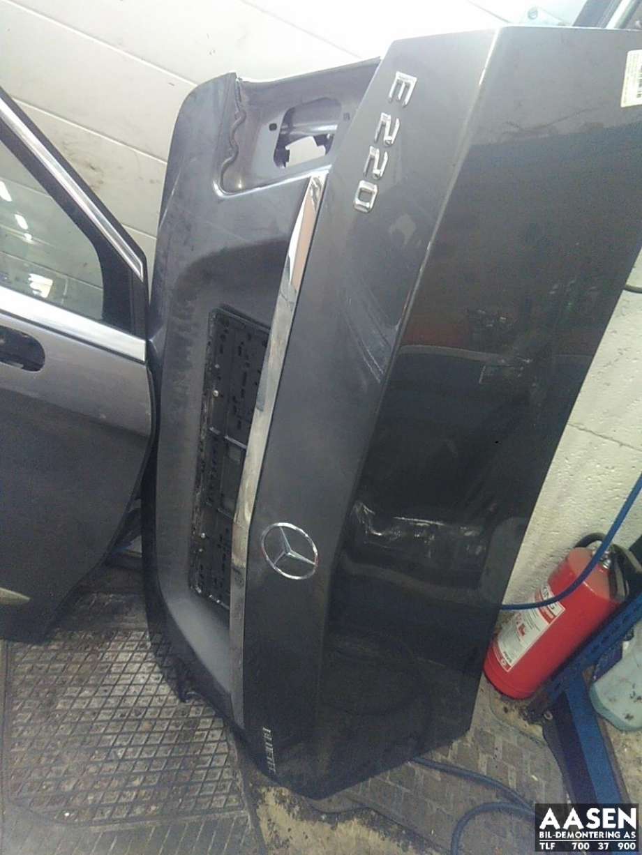 Bakluke sedan til Mercedes E-Klasse, 2013-2016 (Fase 2) (W212) (W212) (A 212 750 09 75)