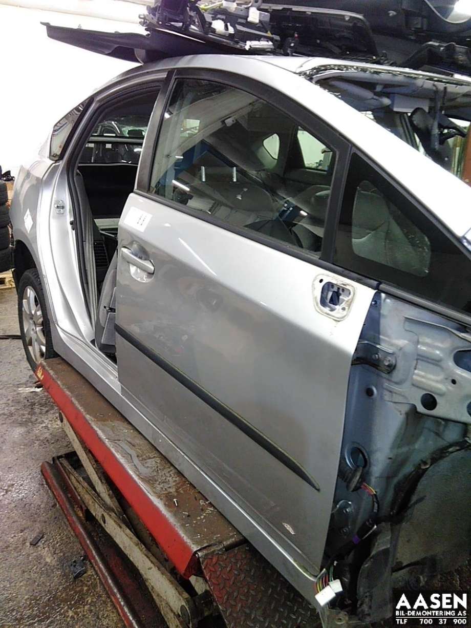 Dør høyre foran til Toyota Prius 2009-2016 (Type III) (COMBI) (COMBI) (6700147070|6700147071|)