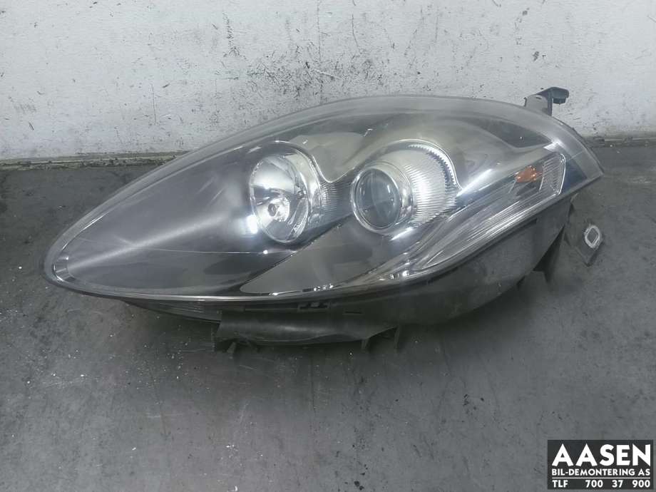 Frontlykt venstre halogen til Fiat Bravo/Brava 2007-2011 (51877884|)