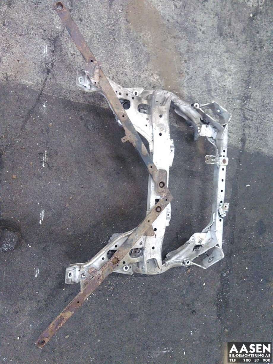 Travers foran hoved til BMW 3-Serie 2005-2011 (E90/E91/E92/E93) (E90/E91/E92/E93) (31 11 6 785 639|)