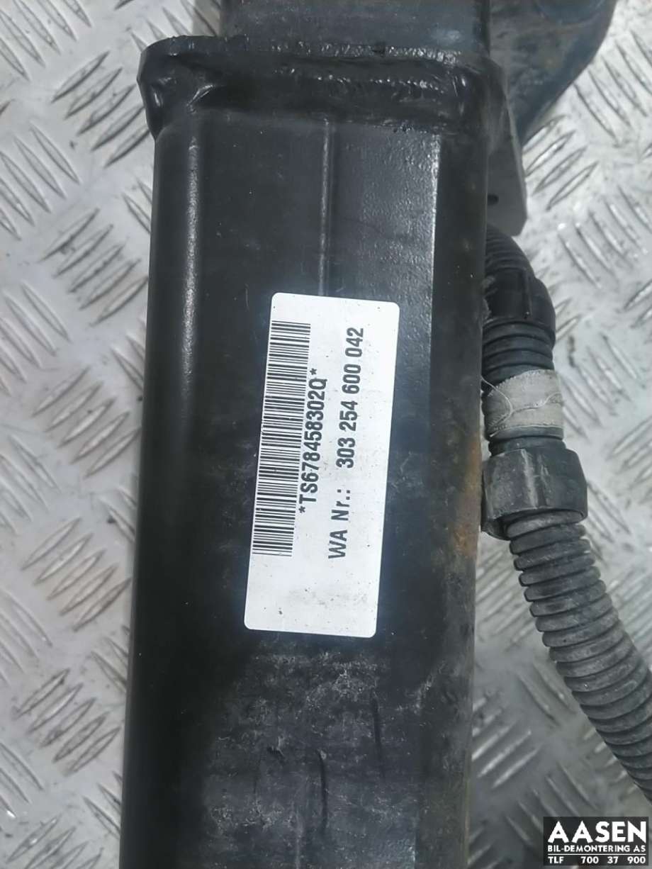 Hengerfeste til BMW 3-Serie 2005-2011 (E90/E91/E92/E93) (E90/E91/E92/E93) (71 60 6 791 155|)