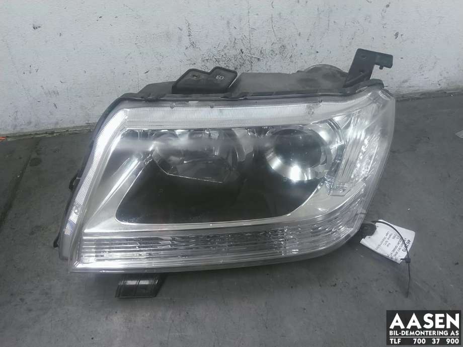 Frontlykt venstre xenon til Suzuki Grand Vitara 2005-2015 (Type III) (35320-65JB1|)