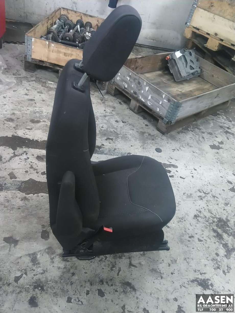 Sete foran venstre til Ford Transit Courier 2014-2018 (Type I, Fase 1)