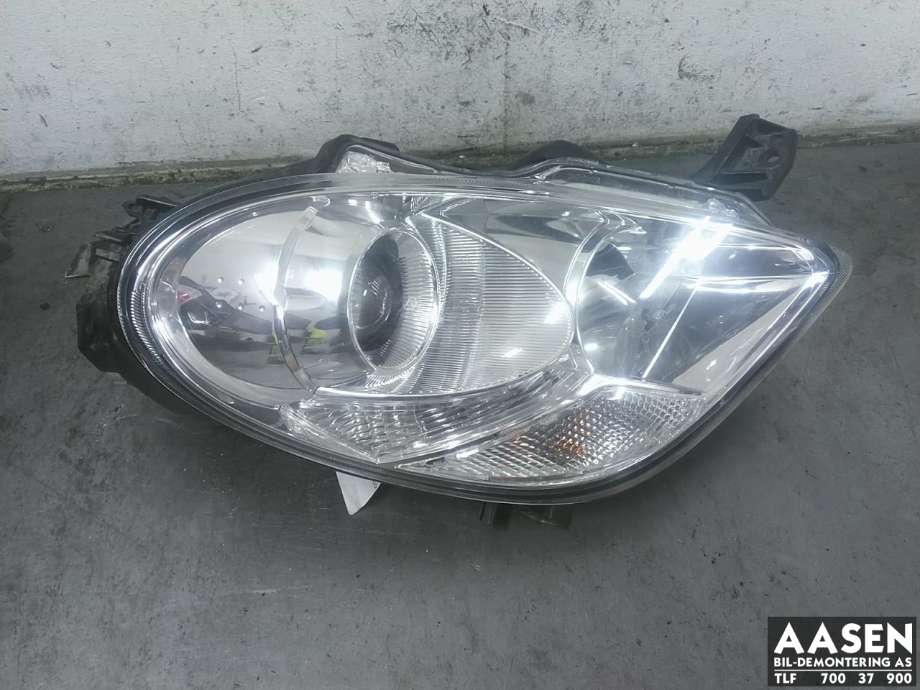Frontlykt høyre halogen til Peugeot iOn, 2011-2020
