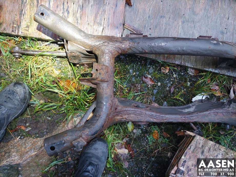 Travers bak til Mitsubishi Outlander 2012-2015 (Type III, Fase 1)  (4100A095|)