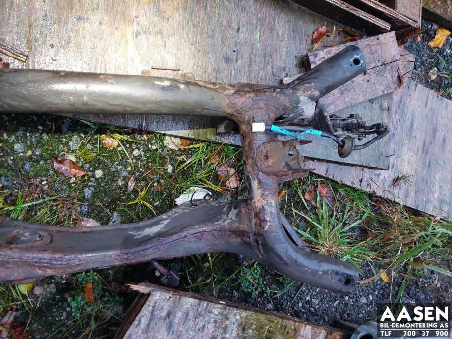 Travers bak til Mitsubishi Outlander 2012-2015 (Type III, Fase 1)  (4100A095|)