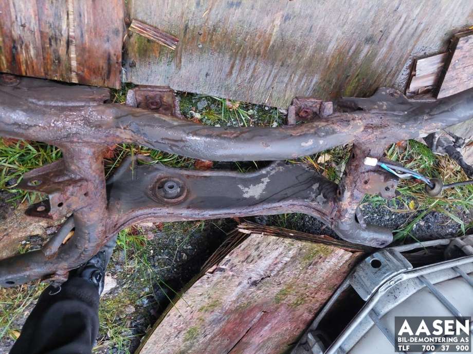 Travers bak til Mitsubishi Outlander 2012-2015 (Type III, Fase 1)  (4100A095|)