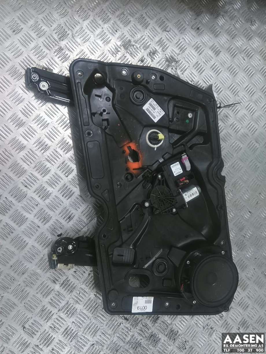 Ruteheis høyre foran til VW Golf VI 2008-2012 (5K0 837 462 D|5K0 959 702 J|)