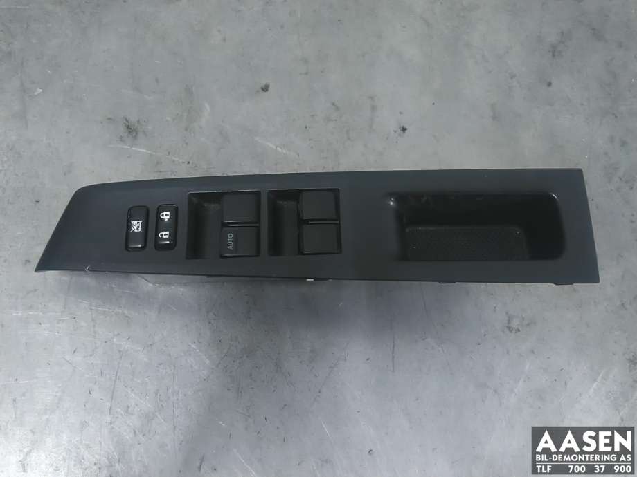 Bryter ruteheis førerdørspanel til Toyota Yaris, 2012-2014 (Type III, Fase 1)