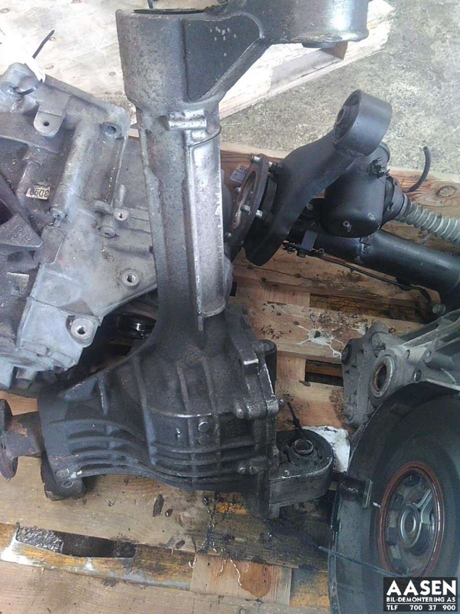 Kardang klokke foran til Nissan Navara 2005-2010 (Fase 1) (D40) (D40)
