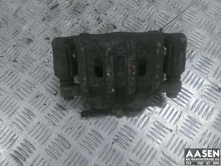 Bremsecaliper venstre foran til Mitsubishi Outlander, 2012-2015 (Type III, Fase 1)  (MR370775)