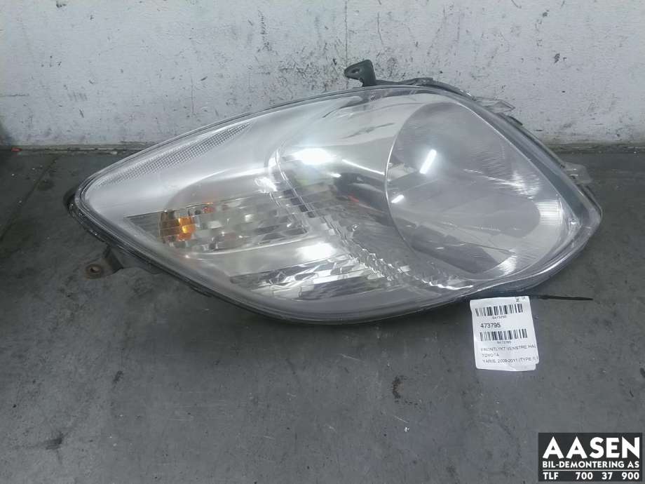 Frontlykt venstre halogen til Toyota Yaris, 2009-2011 (Type II, Fase 2)  (811700D330)