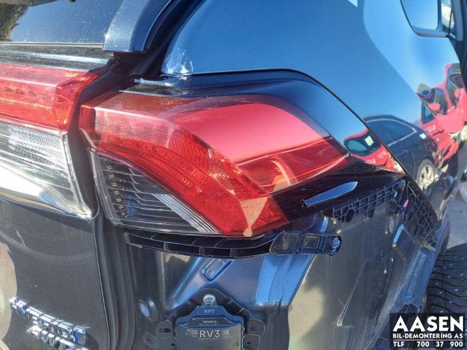 Baklykt høyre ytre til Toyota RAV4 2019-->> (Type V)  (8155142230|)