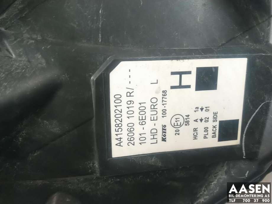 Frontlykt venstre halogen til Mercedes Citan 2012-2021 (W415) (W415) (A 415 820 29 00|)
