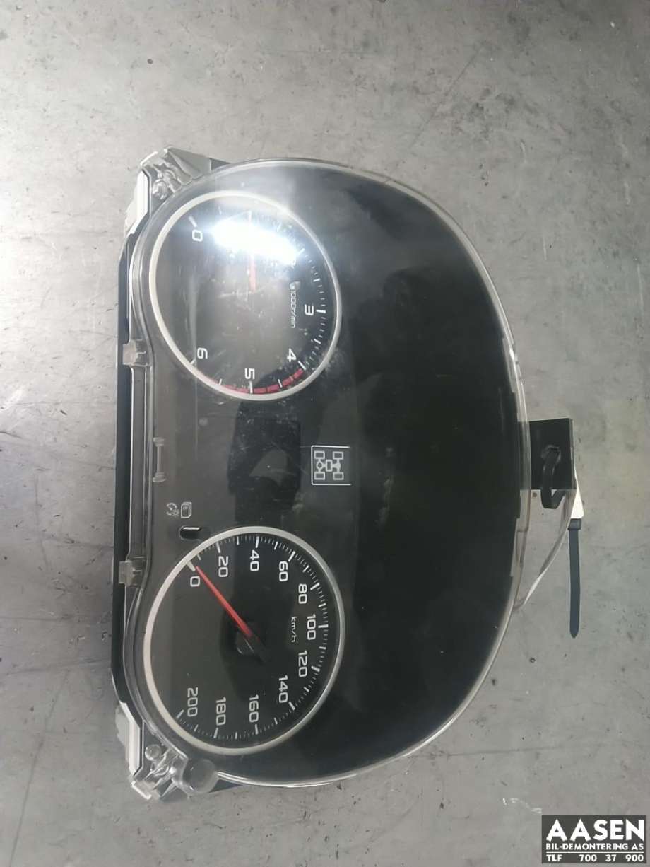 Instrumentpanel til Mitsubishi L200 2015-2019 (Type V, Fase 1) (8100B996|)