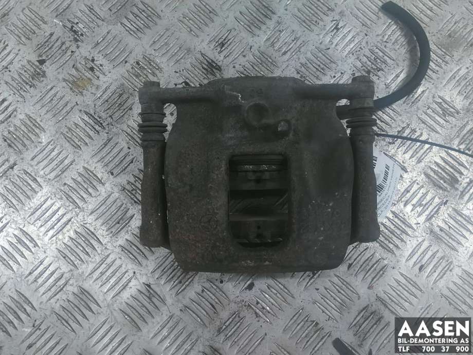 Bremsecaliper venstre foran til Mercedes CLA, 2013-2019 (C117) (C117) 