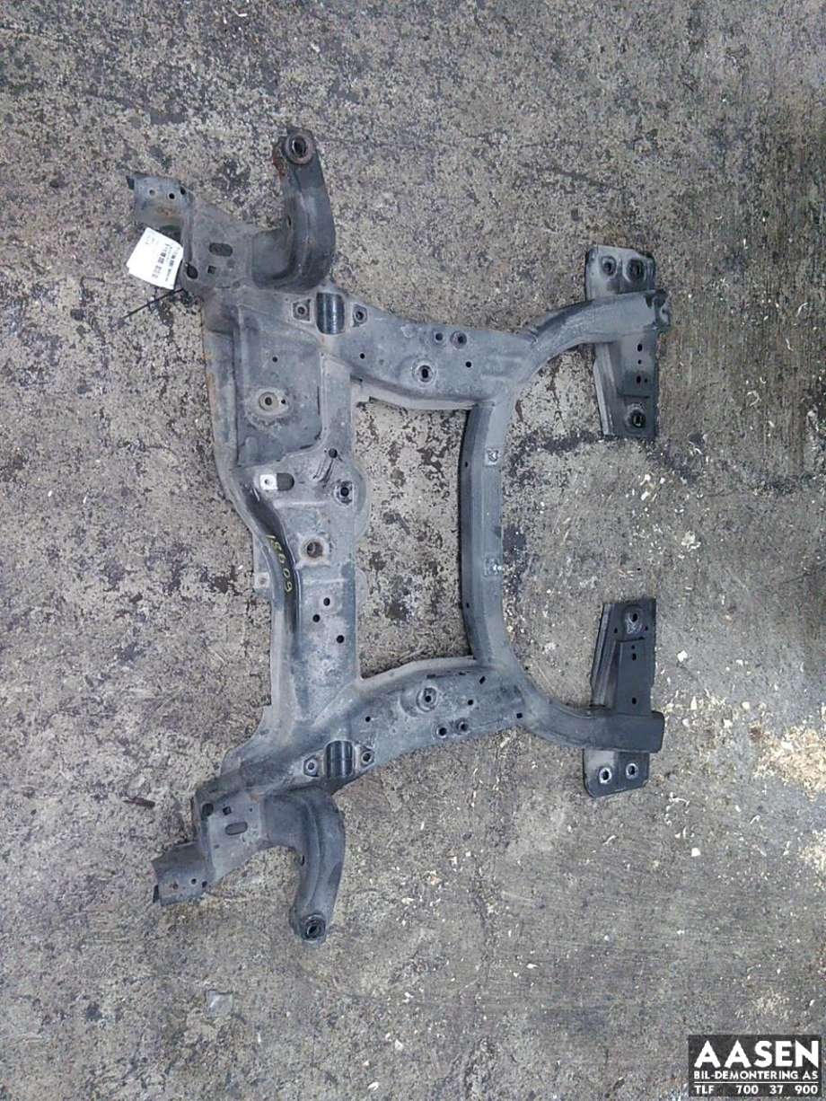 Travers foran hoved til Mercedes CLA, 2013-2019 (C117) (C117) 