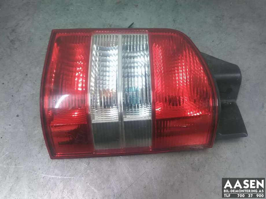 Baklykt høyre til VW Transporter / Caravelle, 2003-2009 (Fase 1) (T5) (T5) (7H5 945 096 M)