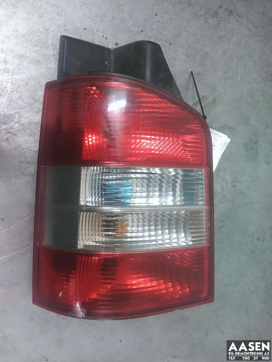 Baklykt venstre til VW Transporter / Caravelle, 2003-2009 (Fase 1) (T5) (T5) (7H5 945 095 M)