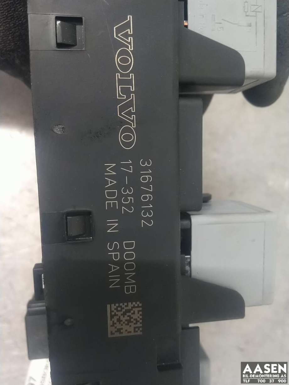 Sikringsboks motorrom til Volvo XC90 2015-2025 (Type II)  (31676132|)