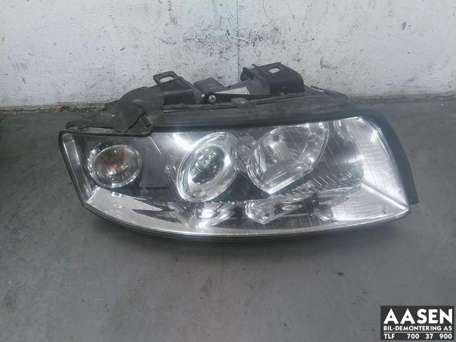 Frontlykt høyre halogen til Audi A4, 2001-2004 (Type II) (B6) (B6) (8E0 941 030 C)