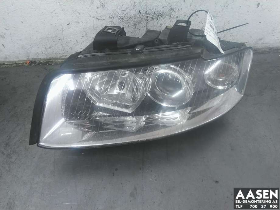 Frontlykt venstre halogen til Audi A4, 2001-2004 (Type II) (B6) (B6) (8E0 941 029 C)