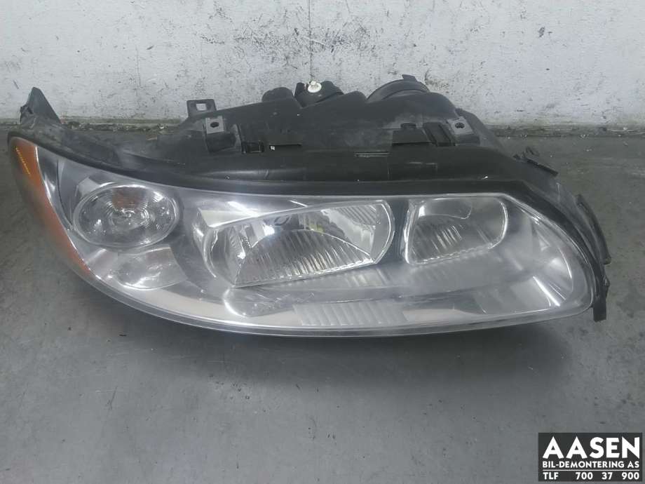 Frontlykt høyre halogen til Volvo V70, 2005-2007 (Type II, Fase 2)  (31446857)
