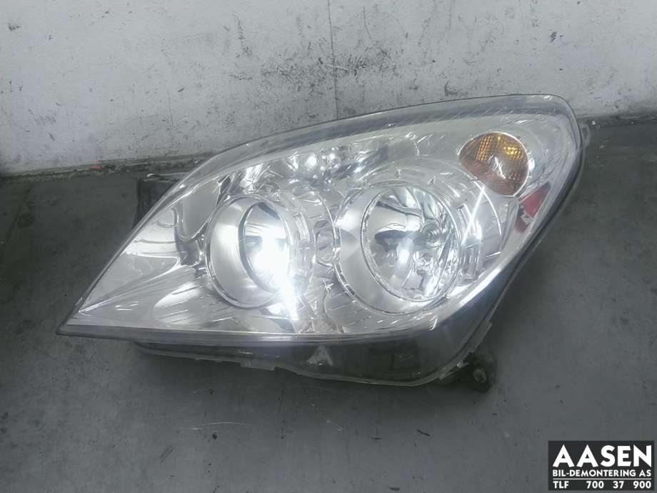 Frontlykt venstre halogen til Opel Astra H, 2004-2009  