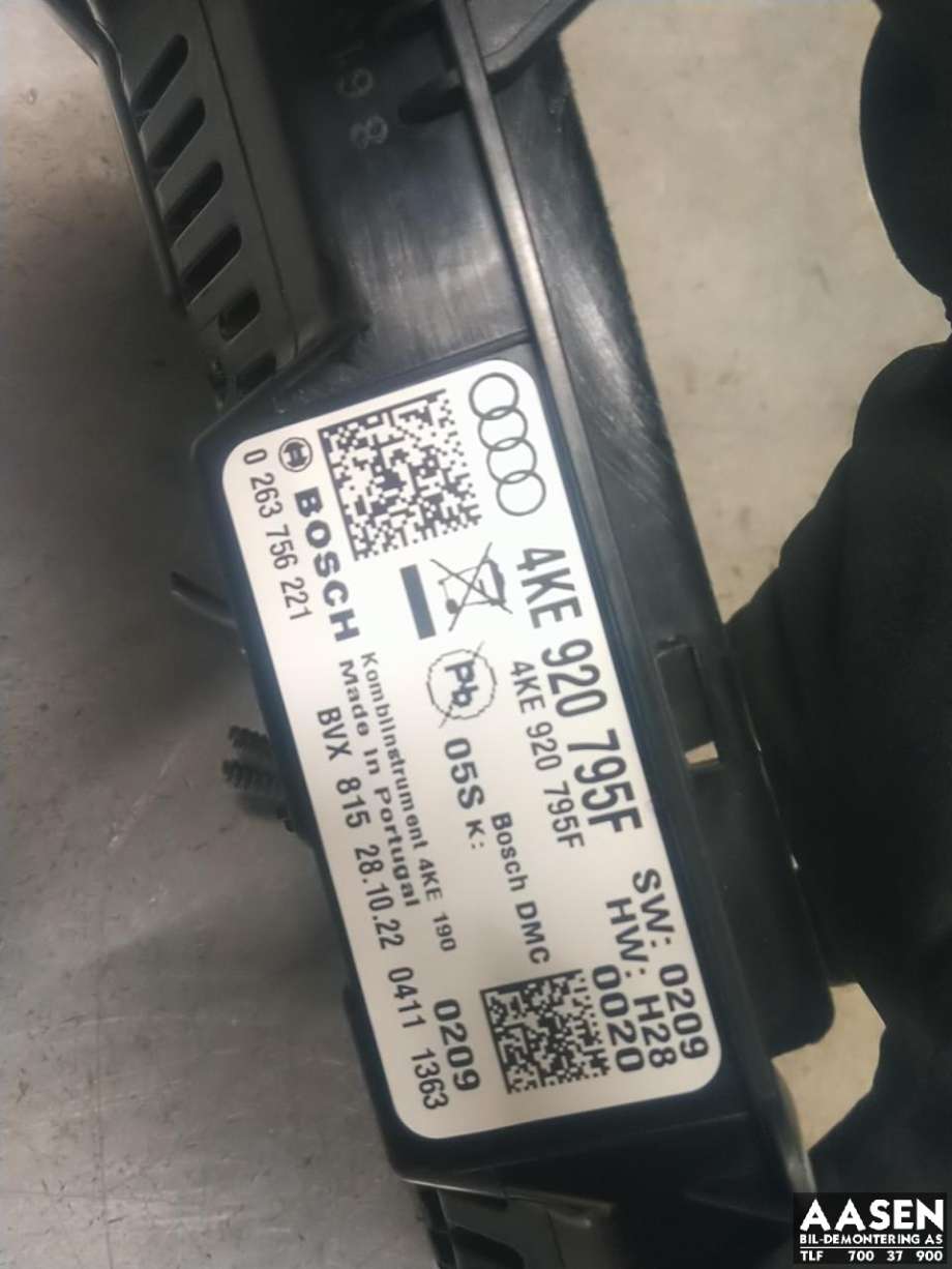 Instrumentpanel til Audi e-tron 2018-->>  (4KE 920 795 F|4KE 920 795 FX|)