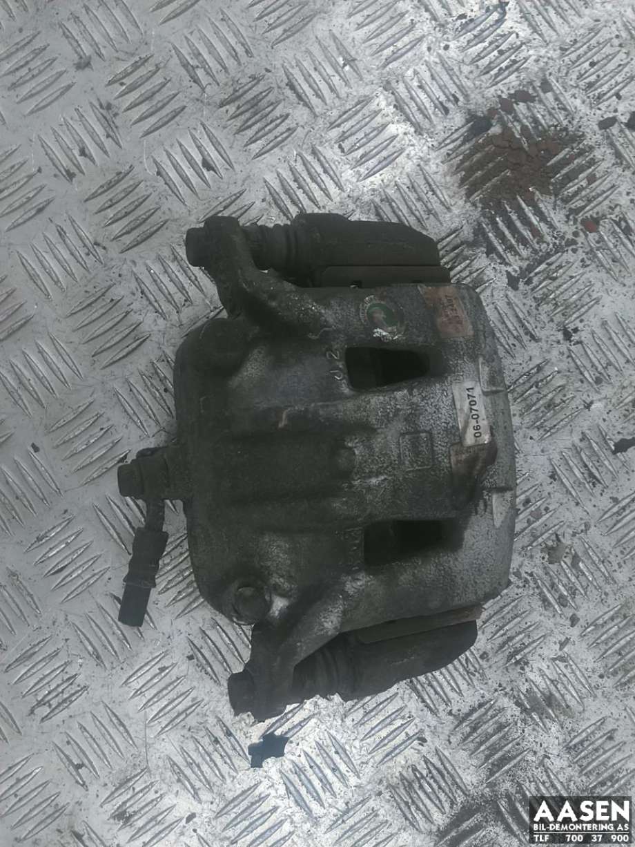 Bremsecaliper høyre foran til Nissan Leaf, 2011-2017 (Type I)  (410011VA0B)