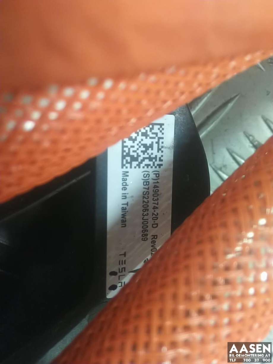 Batterilader inntak/luke til Tesla Model Y 2021-2024 (Type I) (1501773-60-B|)