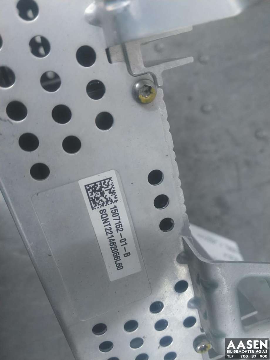 Bilstereo forsterker til Tesla Model Y 2021-2024 (Type I)  (1507152-01-B|)
