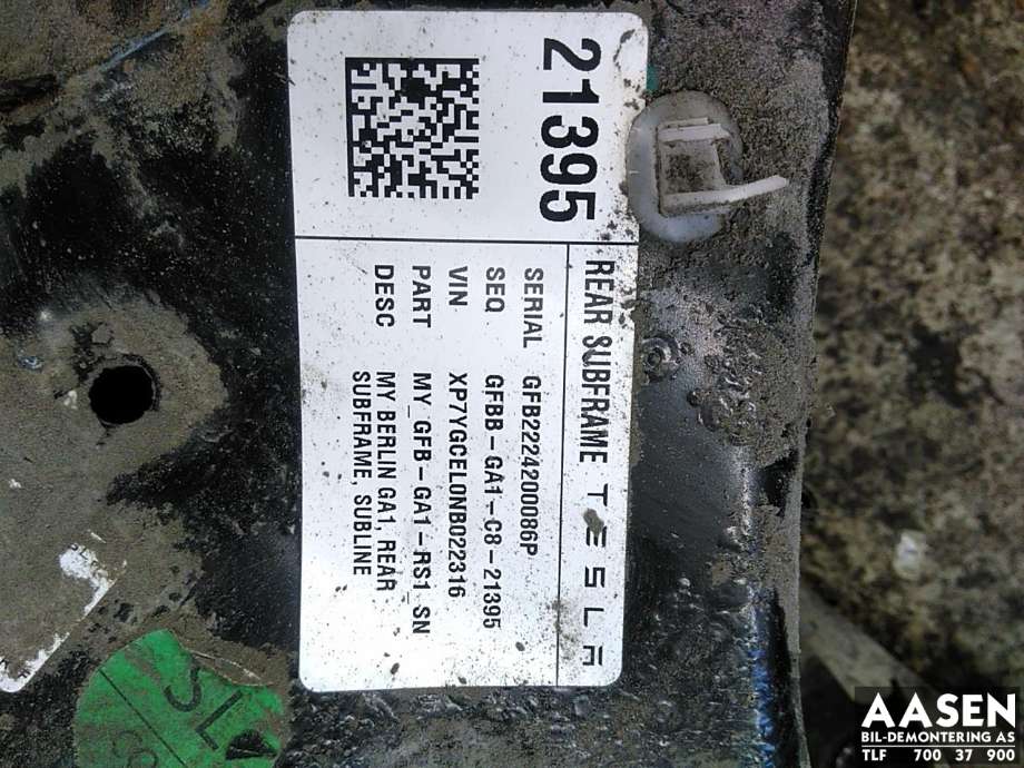 Travers bak til Tesla Model Y 2021-2024 (Type I)  (1044580-01-D|)