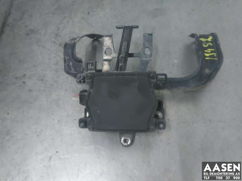Sensor radar til Toyota Prius, 2009-2016 (Type III) (COMBI) (COMBI) (8821047061)