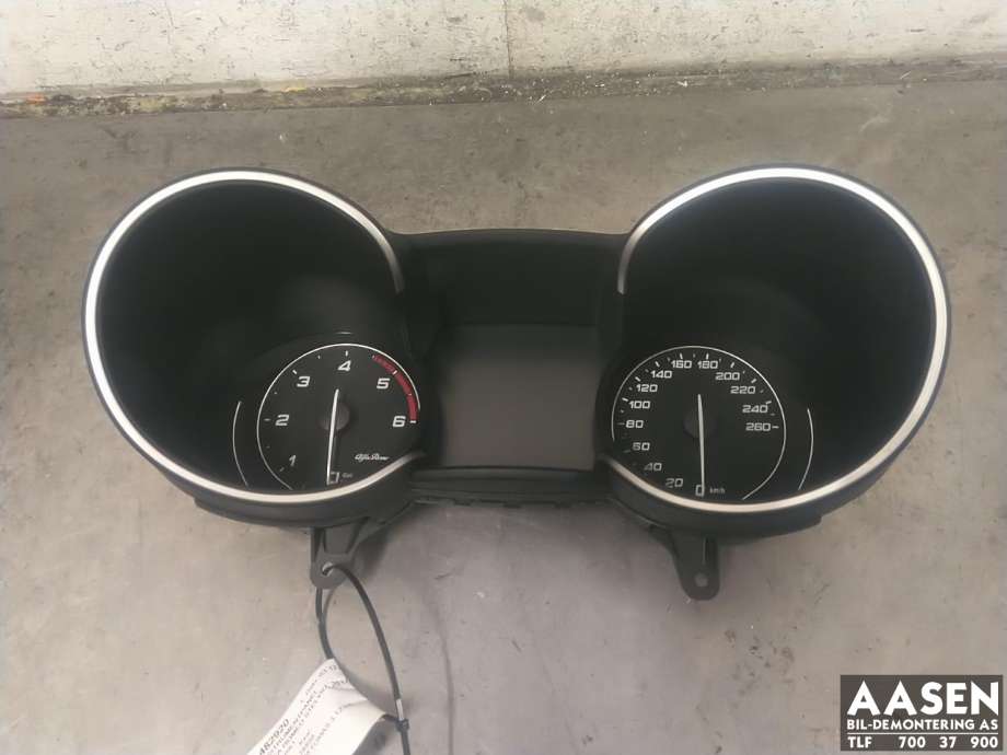 Instrumentpanel til Alfa Romeo Stelvio, 2017-->>  