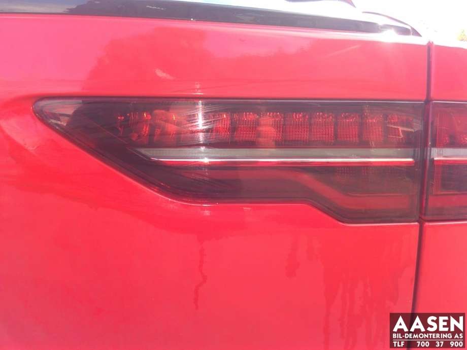 Baklykt høyre indre til Jaguar I-PACE, 2018-->>  (T4K1830)