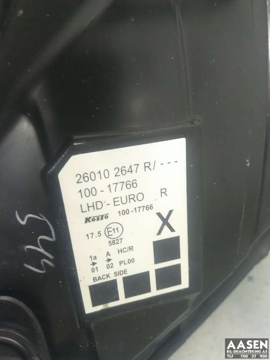 Frontlykt høyre halogen til Nissan NV250 2020-->> (2601000Q2B|260102647R|)