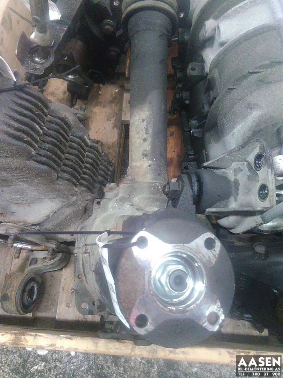 Kardang klokke foran til Toyota Hiace 1996-2001 (Fase 1) (4111026240|)