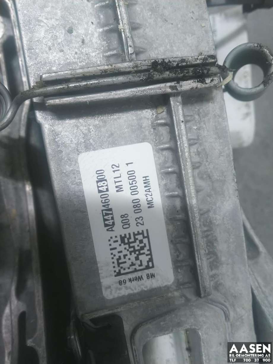Rattaksel til Mercedes Vito 2014-->> (W447) (W447) (A 447 460 48 00|)