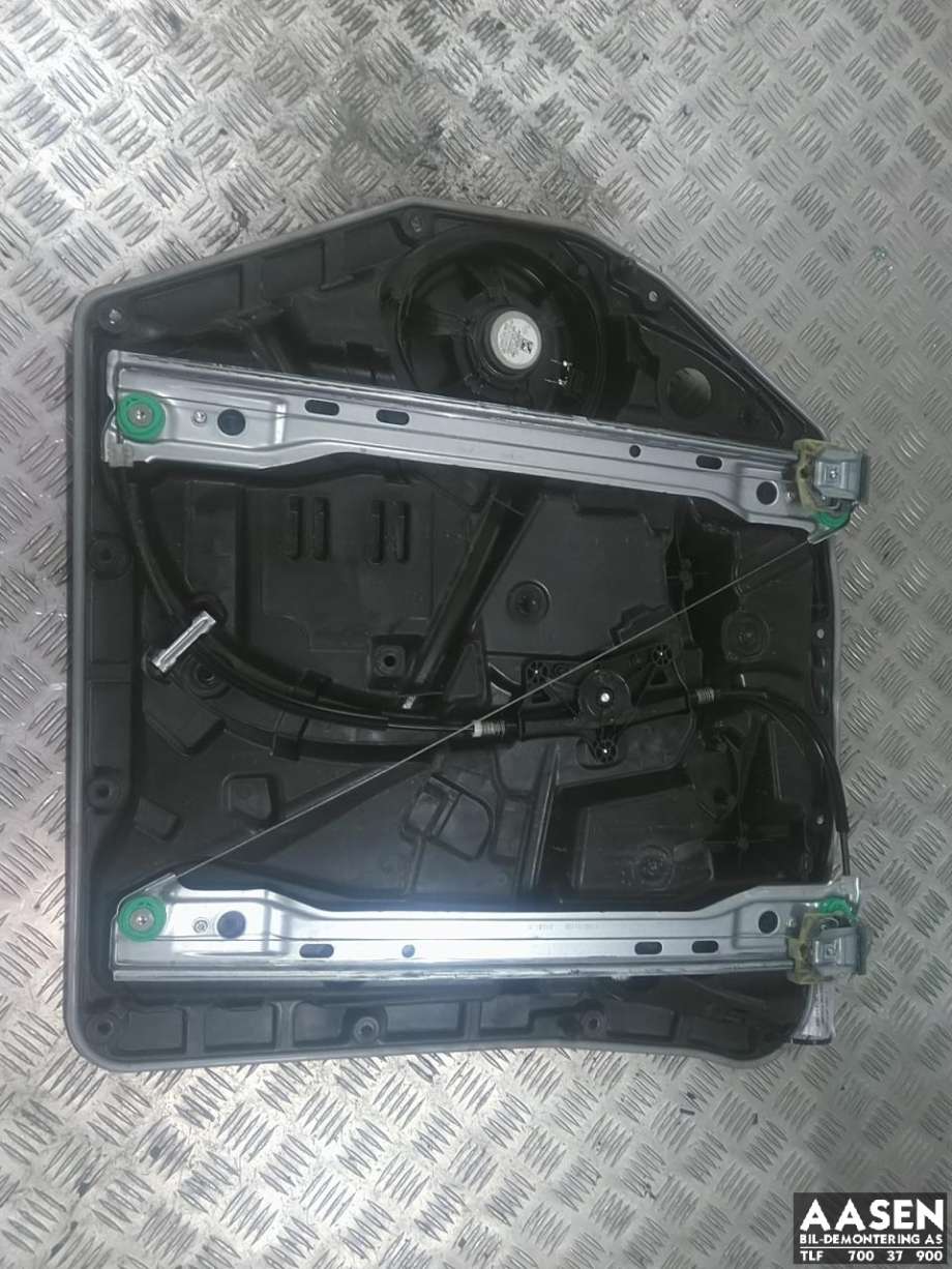 Ruteheis venstre foran til Mercedes Vito 2014-->> (W447) (W447) (A 447 720 39 00|)