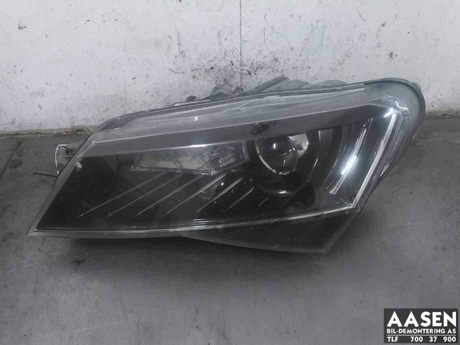 Frontlykt venstre xenon til Škoda Superb 2015-->> (Type III) (3V1 941 017 B|)