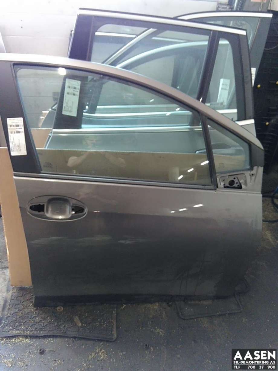 Dør høyre foran til Toyota Yaris 2014-2020 (Type III, Fase 2)  (670010D230|670010D500|)