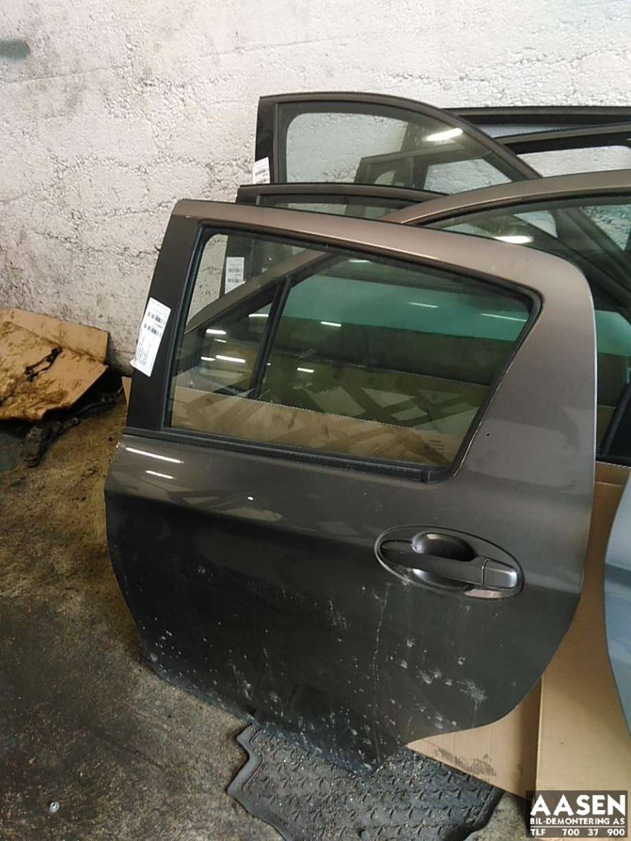 Dør venstre bak til Toyota Yaris 2014-2020 (Type III, Fase 2) (670040D210|)
