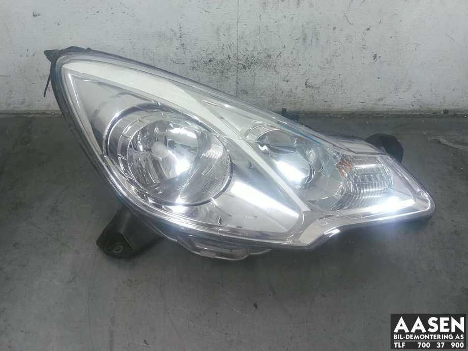 Frontlykt høyre halogen til Citroën C3, 2010-2016 (Type II)  (16 069 300 80)