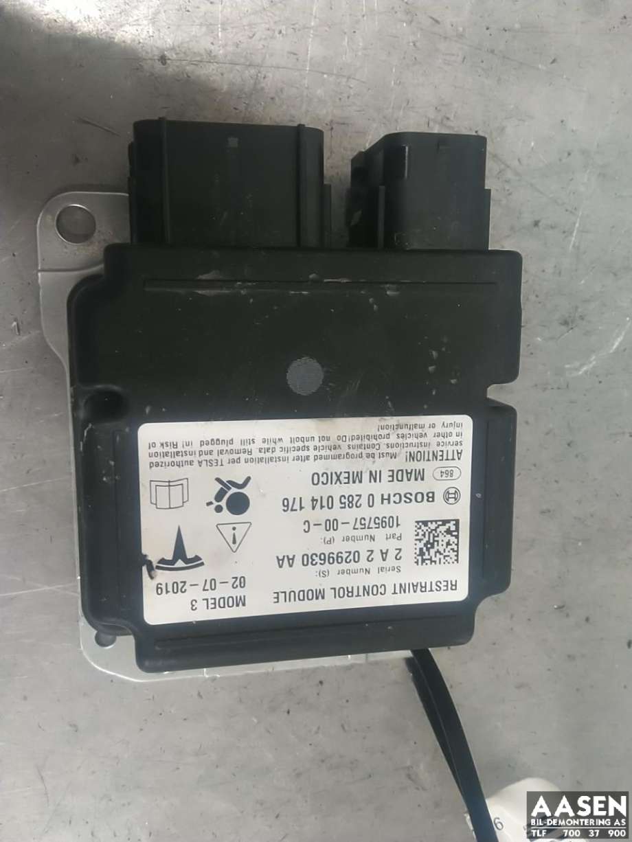 Airbag elektronikk til Tesla Model 3, 2018-2023 (Fase 1)  (1095757-00-C)