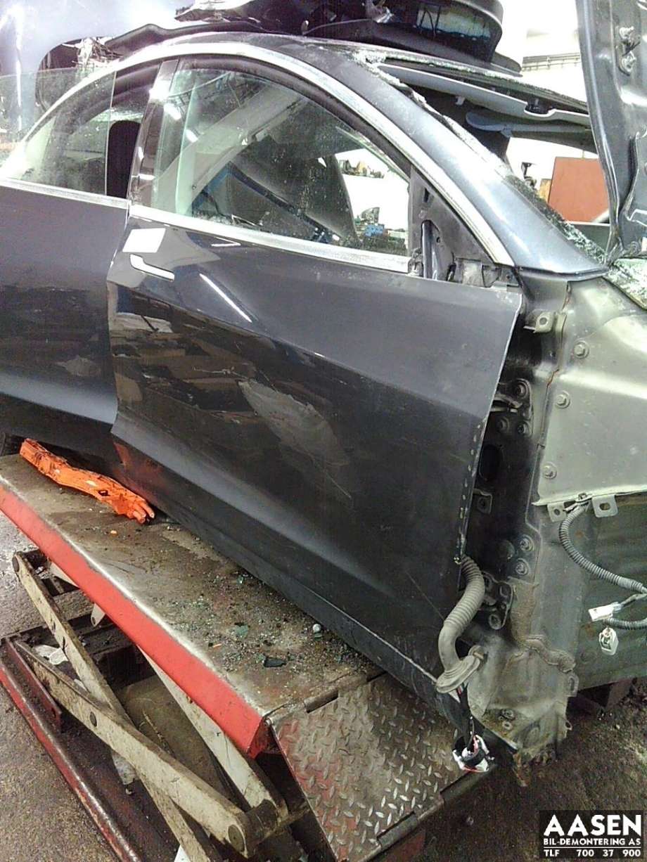 Dør høyre foran til Tesla Model 3 2018-2023 (Fase 1) (1081420-E0-C|)