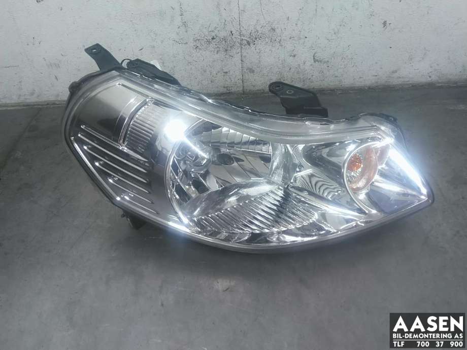 Frontlykt høyre halogen til Suzuki SX4, 2009-2013 (Type I, Fase 2)  (3512080J61)