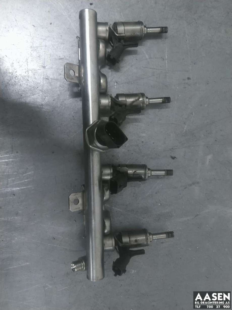 Dyseskinne (fuelrail) til BMW 3-Serie, 2012-2018 (F30/F31/F34) (F30/F31/F34) (13 53 7 592 426)