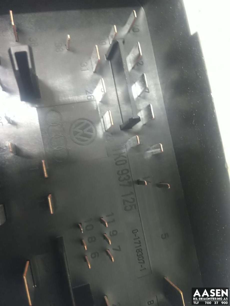Sikringsboks motorrom til VW Golf V, Combi 2003-2008  (1K0 937 125 A|)